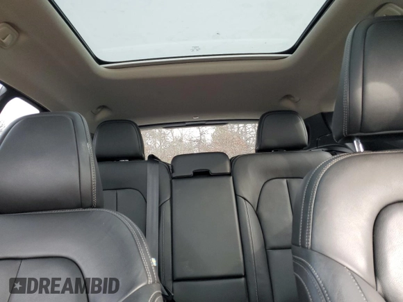 2021 Volvo XC40 Momentum with VIN YV4162UK0M2408578, listed as a Copart auction lot 81620584 with 35,560 mi miles and Salvage Title. Bid and sale history available at carsss.com. Image 10.