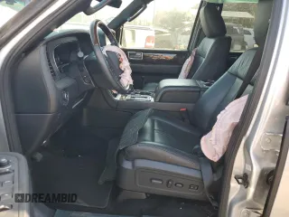 2017 Lincoln Navigator Reserve z VIN 5LMJJ2KT3HEL01874, wystawiony jako Copart lot #44534425 z przebiegiem 28 789 mil mil oraz Szkoda całkowita • Salvage title. Historia ofert i sprzedaży dostępna na DreamBid. Obrazek 7.