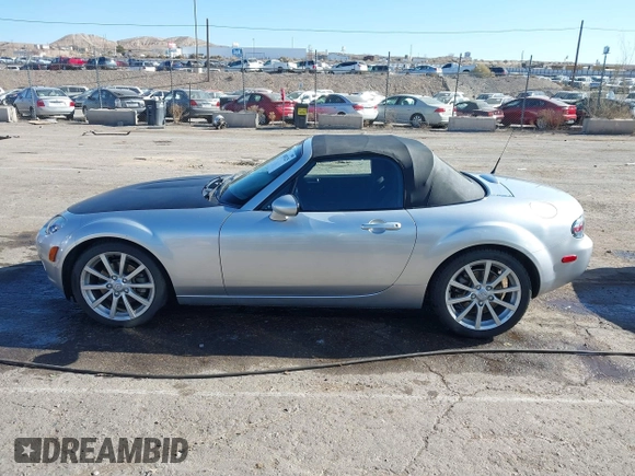 2007 Mazda MX-5 Miata Sport z VIN JM1NC25F170126965, wystawiony jako IAAI lot #41003125 z przebiegiem 99 338 mil mil oraz . Historia ofert i sprzedaży dostępna na DreamBid. Obrazek 14.