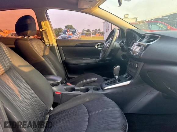 2017 Nissan Sentra SV z VIN 3N1AB7AP8HL663126, wystawiony jako Copart lot #58672555 z przebiegiem 108 274 mil mil oraz Czysty tytuł • Clean title. Historia ofert i sprzedaży dostępna na DreamBid. Obrazek 5.