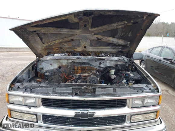 1998 Chevrolet Tahoe with VIN 3GNEK18R0WG121275, listed as a IAAI auction lot 41721304 with 1 mi miles. Bid and sale history available at carsss.com. Image 10.