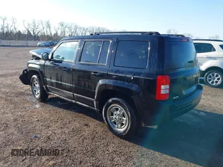 2016 Jeep Patriot Sport with VIN 1C4NJPBAXGD699514, listed as a IAAI auction lot 41945662 with 100,111 mi miles. Bid and sale history available at carsss.com. Image 3.