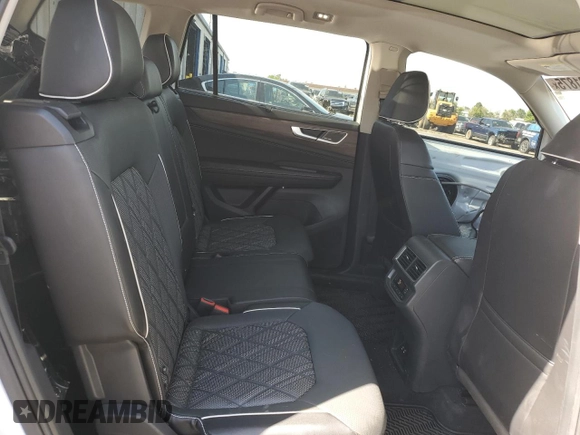 2024 Volkswagen Atlas SEL Premium R-Line with VIN 1V2FR2CA5RC578069, listed as a Copart auction lot 61581875 with 18,134 mi miles and Salvage title. Bid and sale history available at DreamBid. Image 10.