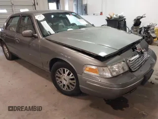 2003 Ford Crown Victoria LX z VIN 2FAFP74W83X168347, wystawiony jako IAAI lot #41715018 z przebiegiem 109 444 mil mil oraz . Historia ofert i sprzedaży dostępna na DreamBid. Obrazek 1.