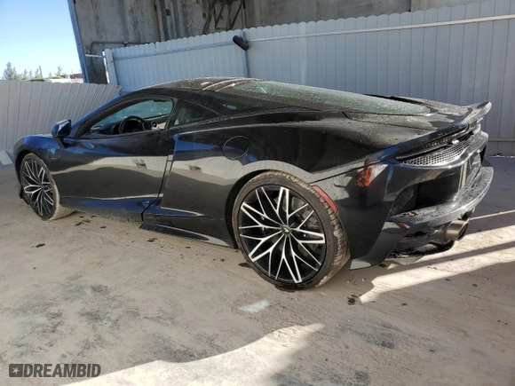 2022 McLaren GT with VIN SBM22GCA4NW001602, listed as a Copart auction lot 83270334 with 33,668 mi miles and Clean Title. Bid and sale history available at carsss.com. Image 2.