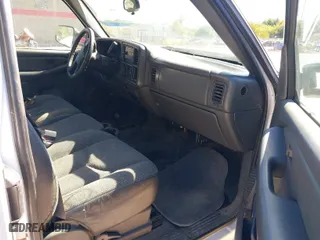 2006 Chevrolet Silverado 1500 LT1 with VIN 2GCEK19V161303709, listed as a IAAI auction lot 40294788 with 211,821 mi miles. Bid and sale history available at carsss.com. Image 5.