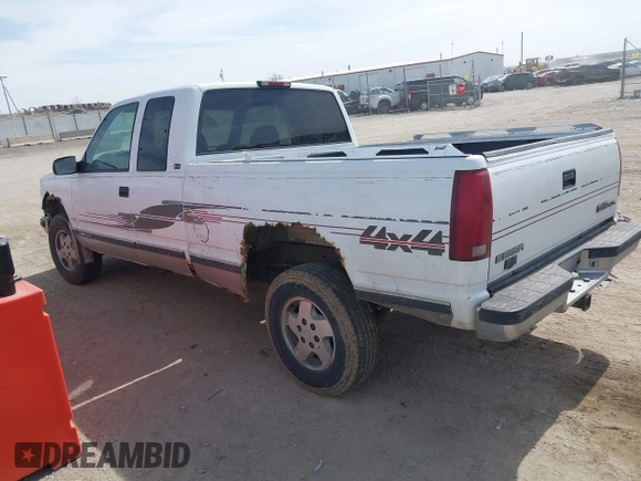 1995 GMC Sierra 1500 z VIN 2GTEK19K0S1580688, wystawiony jako IAAI lot #41811015 z przebiegiem 143 260 mil mil oraz . Historia ofert i sprzedaży dostępna na DreamBid. Obrazek 3.