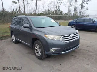 2011 Toyota Highlander with VIN 5TDZK3EH1BS024082, listed as a IAAI auction lot 41558934 with 220,549 mi miles. Bid and sale history available at carsss.com. Image 1.