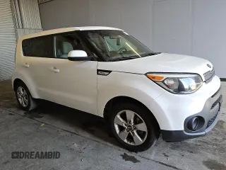 2019 Kia Soul z VIN KNDJN2A26K7677002, wystawiony jako Copart lot #83741784 z przebiegiem 134 662 mil mil oraz Czysty tytuł • Clean title. Historia ofert i sprzedaży dostępna na DreamBid. Obrazek 4.