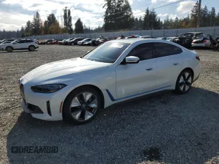 2022 BMW i4 eDrive40 with VIN WBY73AW05NFM89243, listed as a Copart auction lot 75738384 with 43,868 mi miles and Salvage Title. Bid and sale history available at carsss.com. Image 1.