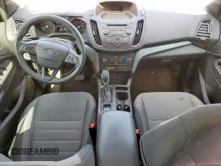 2017 Ford Escape S z VIN 1FMCU0F75HUA75010, wystawiony jako Copart lot #61507065 z przebiegiem 121 434 mil mil oraz Czysty tytuł • Clean title. Historia ofert i sprzedaży dostępna na DreamBid. Obrazek 8.