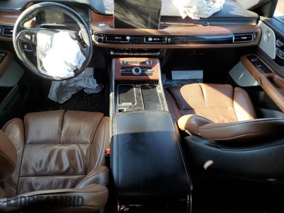 2022 Lincoln Aviator Reserve z VIN 5LM5J7XC9NGL11154, wystawiony jako Copart lot #75211154 z przebiegiem 31 869 mil mil oraz Szkoda całkowita • Salvage title. Historia ofert i sprzedaży dostępna na DreamBid. Obrazek 8.