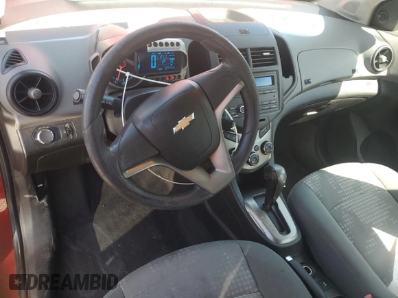 2012 Chevrolet Sonic LS z VIN 1G1JA6SH0C4113041, wystawiony jako Copart lot #58743055 z przebiegiem 69 453 mil mil oraz Szkoda całkowita • Salvage title. Historia ofert i sprzedaży dostępna na DreamBid. Obrazek 8.