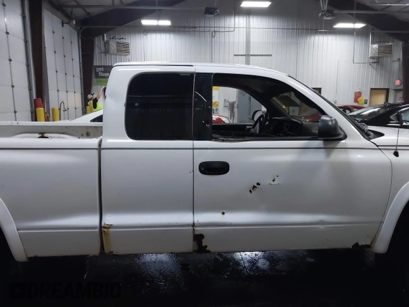 1998 Dodge Dakota SLT with VIN 1B7GG22Y1WS637629, listed as a IAAI auction lot 41781675 with 181,590 mi miles. Bid and sale history available at carsss.com. Image 14.