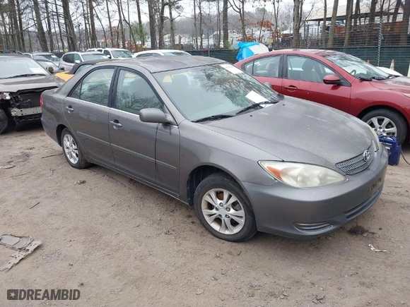 2004 Toyota Camry LE with VIN 4T1BF30K54U581984, listed as a IAAI auction lot 41790996 with 256,009 mi miles. Bid and sale history available at carsss.com. Image 1.