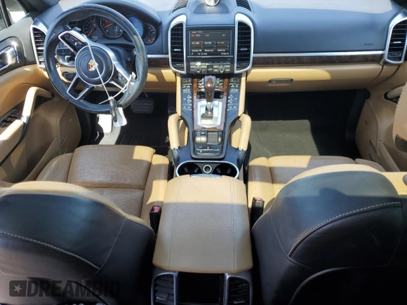 2016 Porsche Cayenne z VIN WP1AA2A25GKA08699, wystawiony jako Copart lot #57977705 z przebiegiem 160 088 mil mil oraz Tytuł czysty. Historia ofert i sprzedaży dostępna na DreamBid. Obrazek 8.