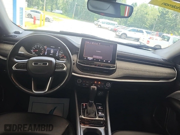 2022 Jeep Compass Latitude z VIN 3C4NJDBB2NT205936, wystawiony jako IAAI lot #42885857 z przebiegiem 39 157 mil mil oraz . Historia ofert i sprzedaży dostępna na DreamBid. Obrazek 5.