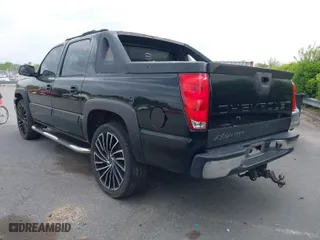 2005 Chevrolet Avalanche LS with VIN 3GNEC12Z55G210554, listed as a IAAI auction lot 41980836 with 269,125 mi miles. Bid and sale history available at carsss.com. Image 3.