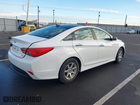 2014 Hyundai Sonata SE with VIN 5NPEC4AC5EH880717, listed as a IAAI auction lot 41275243 with 145,577 mi miles and . Bid and sale history available at DreamBid. Image 4.