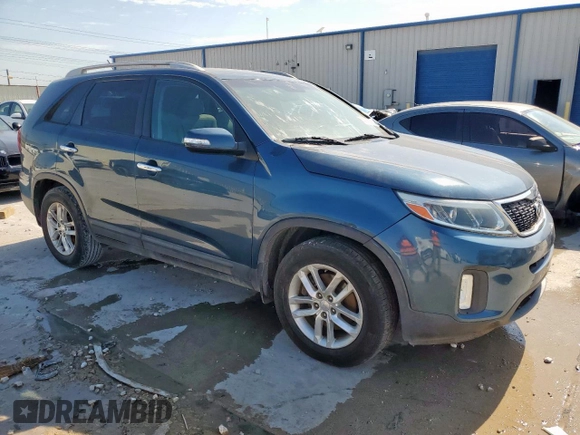2015 Kia Sorento LX with VIN 5XYKT3A68FG609120, listed as a Copart auction lot 54135965 with 135,898 mi miles and Clean Title. Bid and sale history available at DreamBid. Image 4.