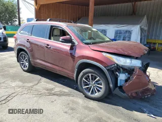 2018 Toyota Highlander SE z VIN 5TDJZRFH8JS494912, wystawiony jako Copart lot #57779415 z przebiegiem 131 362 mil mil oraz Szkoda całkowita • Salvage title. Historia ofert i sprzedaży dostępna na DreamBid. Obrazek 4.