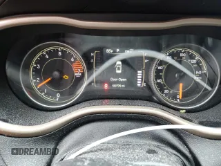 2018 Jeep Cherokee Latitude with VIN 1C4PJLCBXJD577610, listed as a Copart auction lot 55740775 with 120,776 mi miles and Salvage title. Bid and sale history available at DreamBid. Image 9.