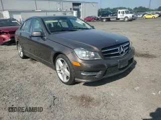 2014 Mercedes-Benz C 250 Sport z VIN WDDGF4HB7EA944038, wystawiony jako Copart lot #62121165 z przebiegiem 66 524 mil mil oraz Szkoda całkowita • Salvage title. Historia ofert i sprzedaży dostępna na DreamBid. Obrazek 13.