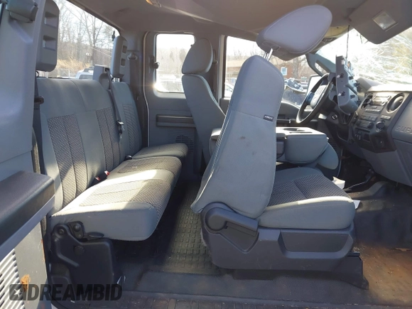 2015 Ford F-250 XLT z VIN 1FT7X2B67FEA07014, wystawiony jako IAAI lot #41625425 z przebiegiem 113 404 mil mil oraz . Historia ofert i sprzedaży dostępna na DreamBid. Obrazek 8.