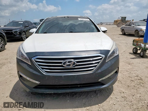 2015 Hyundai Sonata SE z VIN 5NPE24AF0FH004426, wystawiony jako Copart lot #57031915 z przebiegiem 73 493 mil mil oraz Szkoda całkowita • Salvage title. Historia ofert i sprzedaży dostępna na DreamBid. Obrazek 5.