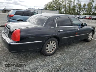 2008 Lincoln Town Car Limited z VIN 2LNHM82W58X651124, wystawiony jako Copart lot #57885485 z przebiegiem 244 887 mil mil oraz Tytuł czysty. Historia ofert i sprzedaży dostępna na DreamBid. Obrazek 3.