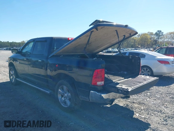 2018 Ram 1500 Big Horn z VIN 3C6RR7LT4JG196072, wystawiony jako IAAI lot #41890172 z przebiegiem 237 671 mil mil oraz . Historia ofert i sprzedaży dostępna na DreamBid. Obrazek 3.