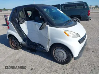 2013 Smart fortwo Pure with VIN WMEEJ3BA5DK619182, listed as a IAAI auction lot 41857040 with 84,840 mi miles. Bid and sale history available at carsss.com. Image 1.