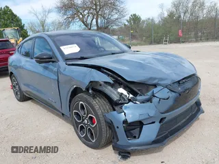 2023 Ford Mustang Mach-E GT z VIN 3FMTK4SE1PMA06903, wystawiony jako IAAI lot #42158874 z przebiegiem 55 325 mil mil oraz . Historia ofert i sprzedaży dostępna na DreamBid. Obrazek 1.