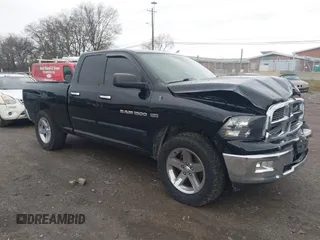 2012 Ram 1500 Outdoorsman z VIN 1C6RD7GT3CS186640, wystawiony jako IAAI lot #41526127 z przebiegiem 144 074 mil mil oraz . Historia ofert i sprzedaży dostępna na DreamBid. Obrazek 1.