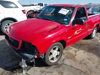 2000 GMC Sonoma SLS w/1SE Pkg with VIN 1GTCS1450Y8258079, listed as a IAAI auction lot 41510246 with 229,220 mi miles. Bid and sale history available at carsss.com. Image 2.