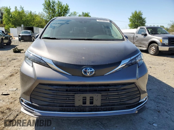 2024 Toyota Sienna XLE with VIN 5TDYSKFC1RS149845, listed as a Copart auction lot 54313515 with 10,753 mi miles and Salvage title. Bid and sale history available at DreamBid. Image 5.