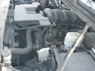 2018 Chevrolet Suburban LT z VIN 1GNSCHKC7JR392873, wystawiony jako IAAI lot #43221375 z przebiegiem 71 601 mil mil oraz . Historia ofert i sprzedaży dostępna na DreamBid. Obrazek 19.
