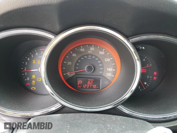 2013 Kia Sorento SX z VIN 5XYKWDA22DG321598, wystawiony jako Copart lot #50453715 z przebiegiem 123 778 mil mil oraz Czysty tytuł • Clean title. Historia ofert i sprzedaży dostępna na DreamBid. Obrazek 9.
