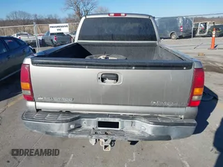 2000 Chevrolet Silverado 1500 LS with VIN 2GCEK19T6Y1352454, listed as a IAAI auction lot 41464394 with 207,109 mi miles. Bid and sale history available at carsss.com. Image 16.