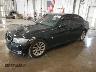 2011 BMW 3 Series 328i xDrive z VIN WBAPK7C59BF087113, wystawiony jako Copart lot #59184715 z przebiegiem Nie podano mil oraz Czysty tytuł • Clean title. Historia ofert i sprzedaży dostępna na DreamBid. Obrazek 1.