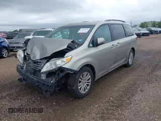 2015 Toyota Sienna XLE с VIN 5TDYK3DC1FS577192, выставлен на аукционе IAAI как лот 41823635 с пробегом 84 858 миль миль и . История ставок и продаж доступна на DreamBid. Изображение 17.