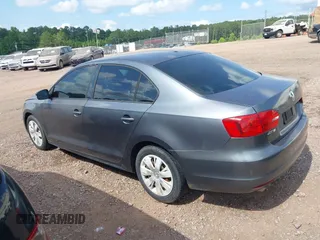 2012 Volkswagen Jetta SE z VIN 3VWDX7AJ3CM350041, wystawiony jako IAAI lot #42425022 z przebiegiem 243 840 mil mil oraz . Historia ofert i sprzedaży dostępna na DreamBid. Obrazek 3.
