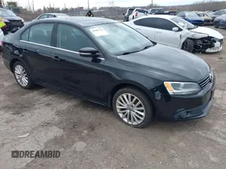 2014 Volkswagen Jetta SEL z VIN 3VWL17AJ3EM379295, wystawiony jako IAAI lot #41897734 z przebiegiem 124 344 mil mil oraz . Historia ofert i sprzedaży dostępna na DreamBid. Obrazek 1.