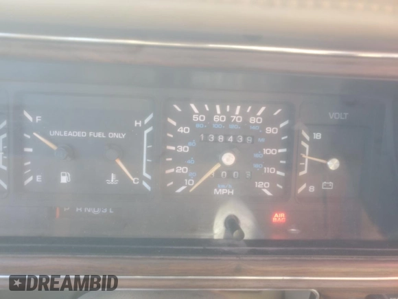 1992 Chrysler New Yorker z VIN 1C3XC66R8ND780848, wystawiony jako Copart lot #46454745 z przebiegiem 138 439 mil mil oraz Szkody całkowita. Historia ofert i sprzedaży dostępna na DreamBid. Obrazek 9.