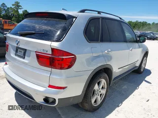 2011 BMW X5 35i z VIN 5UXZV4C55BL415564, wystawiony jako IAAI lot #42336270 z przebiegiem 102 451 mil mil oraz . Historia ofert i sprzedaży dostępna na DreamBid. Obrazek 4.