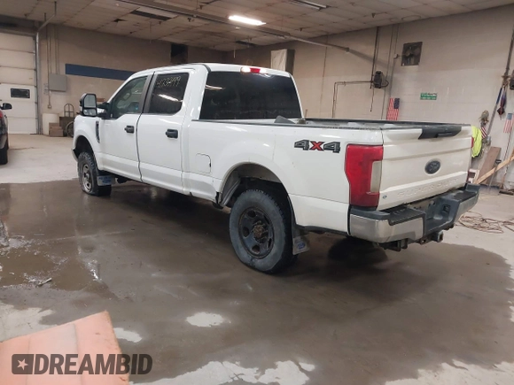 2018 Ford Super Duty F-250 SRW XL with VIN 1FT7W2B62JEB55938, listed as a IAAI auction lot 41236499 with 276,458 mi miles. Bid and sale history available at carsss.com. Image 3.