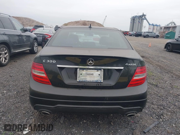 2013 Mercedes-Benz C 300 Sport z VIN WDDGF8AB0DR263382, wystawiony jako IAAI lot #42601043 z przebiegiem 106 154 mil mil oraz . Historia ofert i sprzedaży dostępna na DreamBid. Obrazek 16.