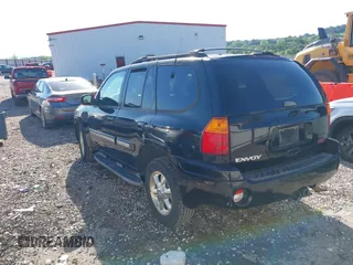 2002 GMC Envoy SLT z VIN 1GKDT13S322146884, wystawiony jako IAAI lot #42244937 z przebiegiem 203 633 mil mil oraz . Historia ofert i sprzedaży dostępna na DreamBid. Obrazek 3.