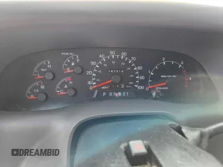 1999 Ford F-350 XL z VIN 1FTWW32F4XED65158, wystawiony jako Copart lot #41690765 z przebiegiem 147 314 mil mil oraz Czysty tytuł • Clean title. Historia ofert i sprzedaży dostępna na DreamBid. Obrazek 8.