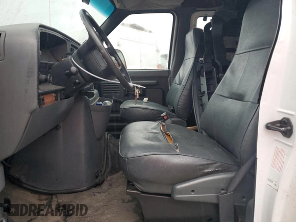 1996 Ford Econoline Wagon XL z VIN 1FBJS31H4THB69646, wystawiony jako Copart lot #73374364 z przebiegiem 83 635 mil mil oraz Tytuł czysty. Historia ofert i sprzedaży dostępna na DreamBid. Obrazek 7.